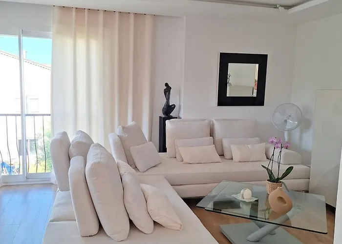 Etage Proche Bord De Quartier Boulouris Apartmán